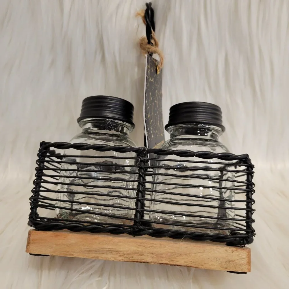 Salt & Pepper Shaker Set